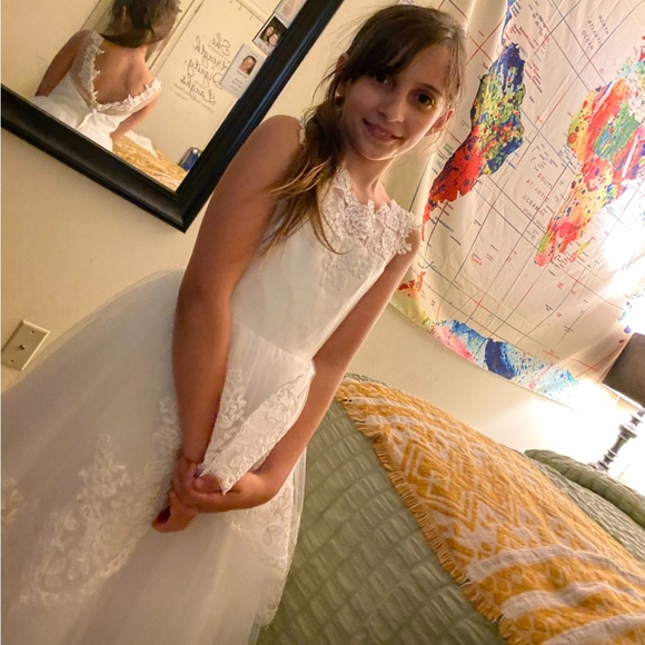 Flower girl dress with lovely lace and petticoat  7/8 - Picture 4 of 9